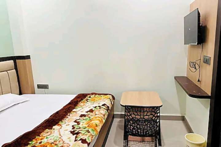 Room 3 of 12