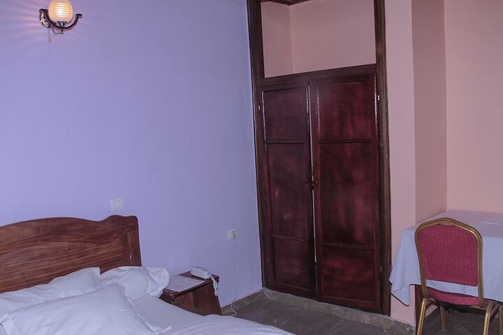 Room 7 of 12
