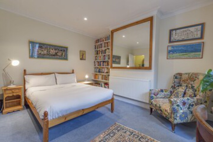 Room 16 of 24
