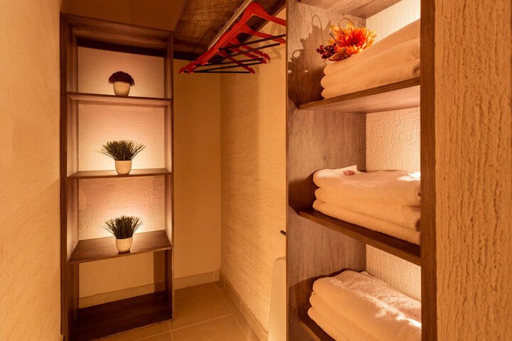 Room 15 of 24