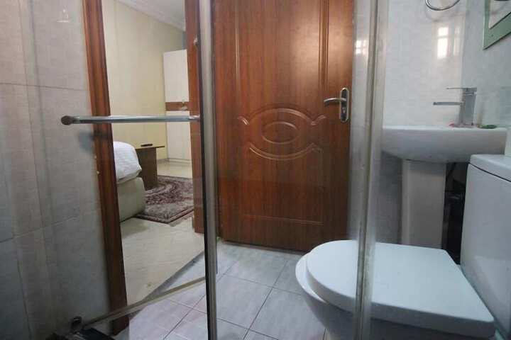Room 8 of 10