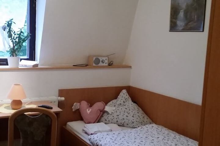 Room 9 of 50