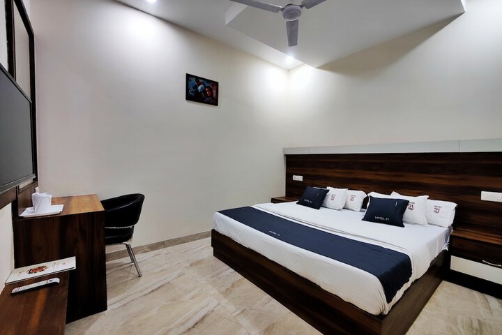 Room 16 of 27