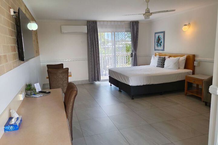Room 8 of 93