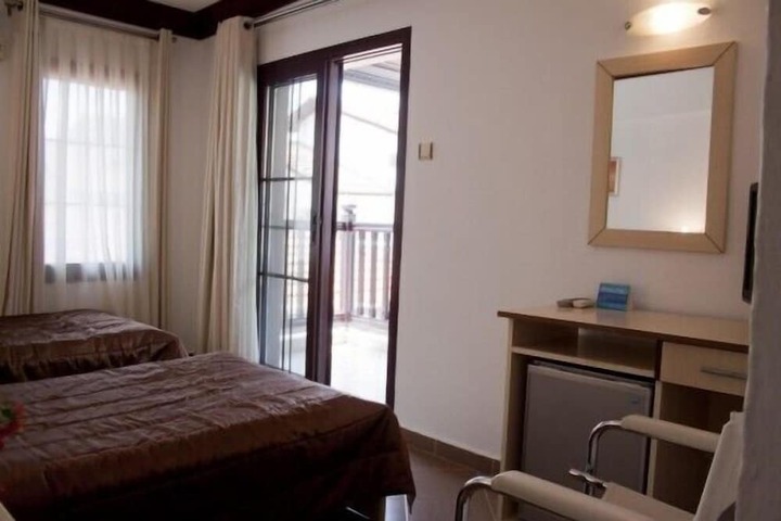 Room 2 of 28