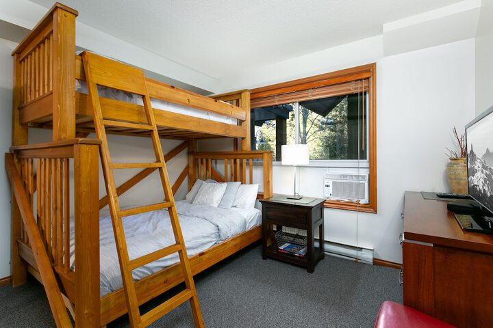Room 30 of 227