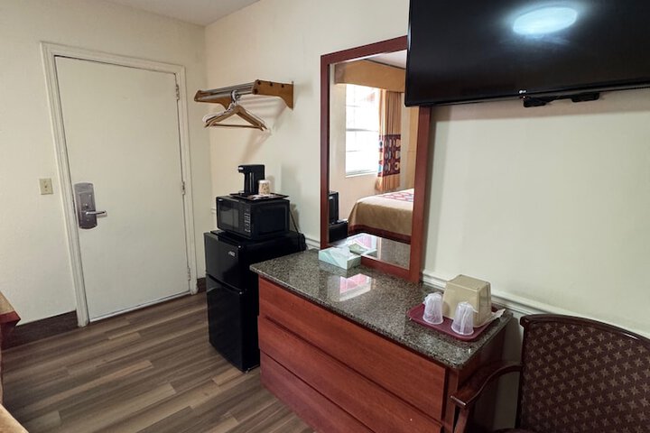 Room 8 of 21
