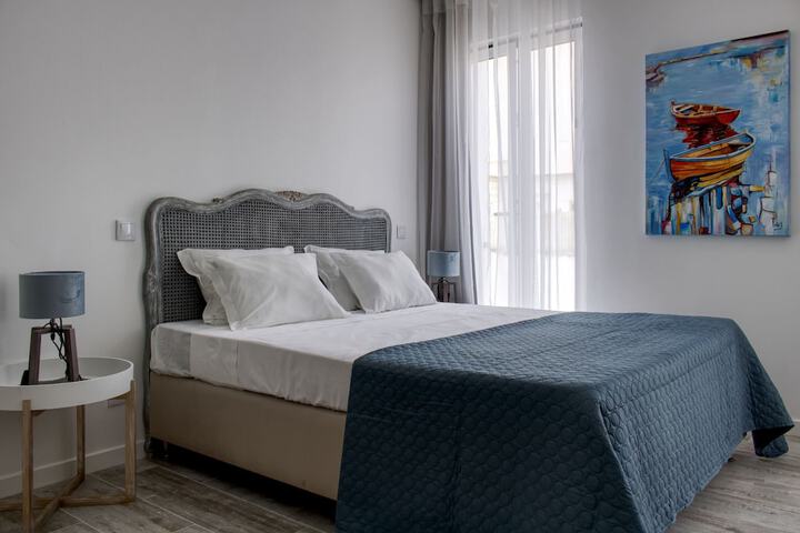 Room 4 of 28
