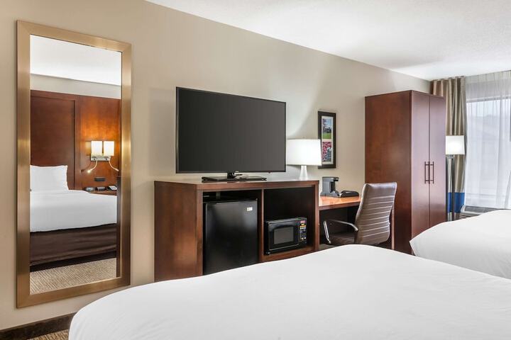 Upgrade Suite King Bed (6 of 10)