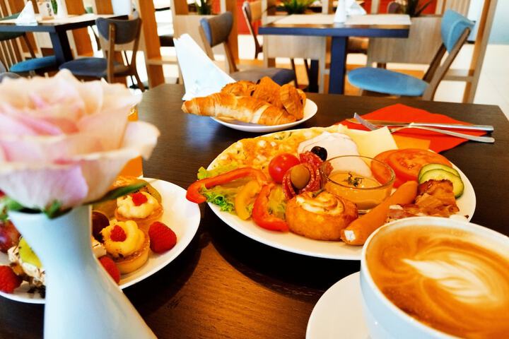Breakfast/Coffee Service 58 of 74