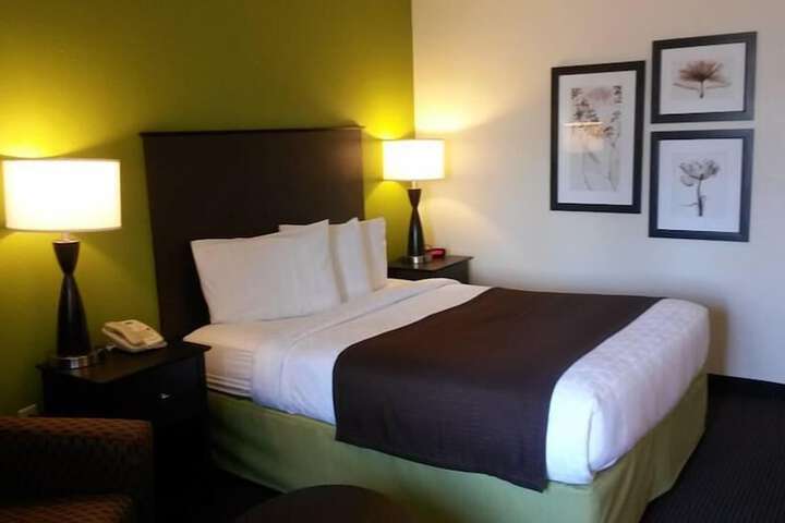 Quadruple Accessible Queen Size Bed (18 of 18)