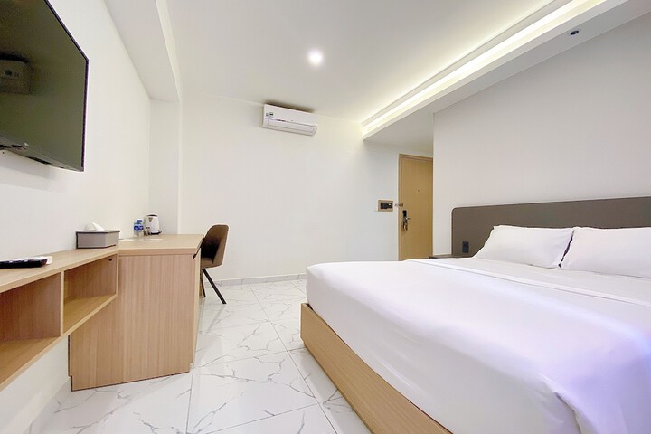 Room 12 of 34