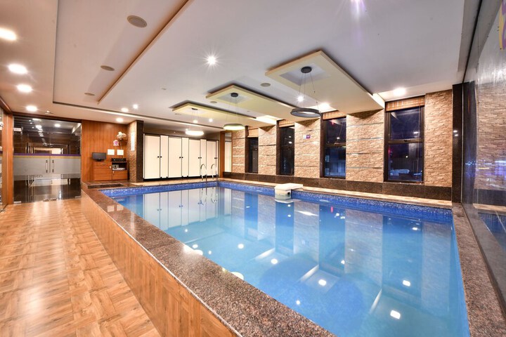 Pool 32 of 65