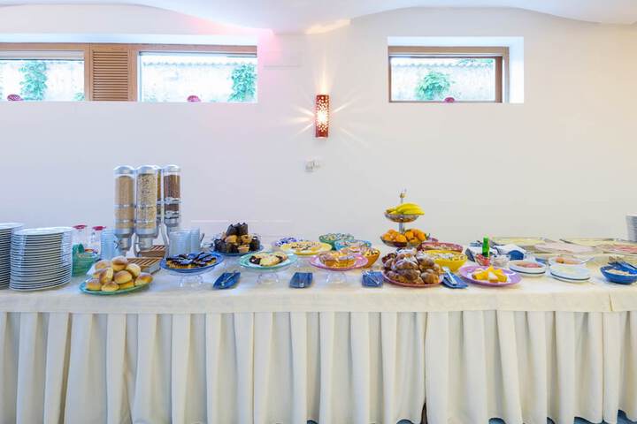 Breakfast/Coffee Service 51 of 85