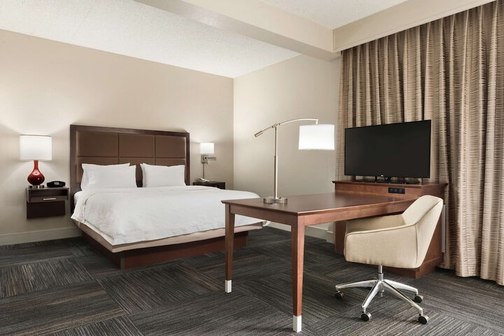 1 King Bed (13 of 17)