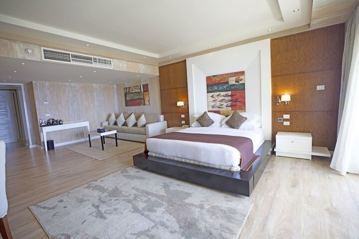 Room 16 of 79