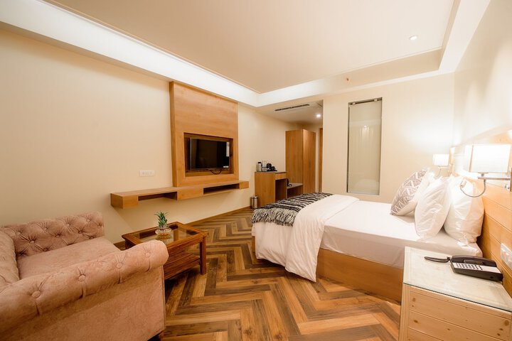 Room 17 of 53