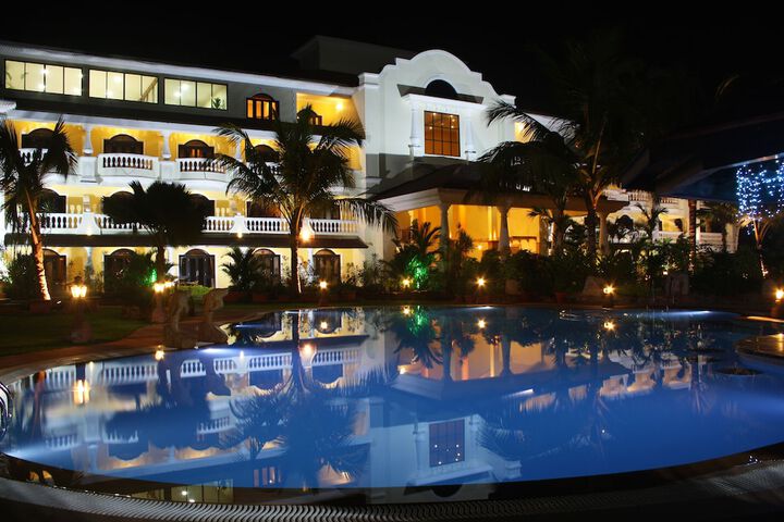 Pool Hotel