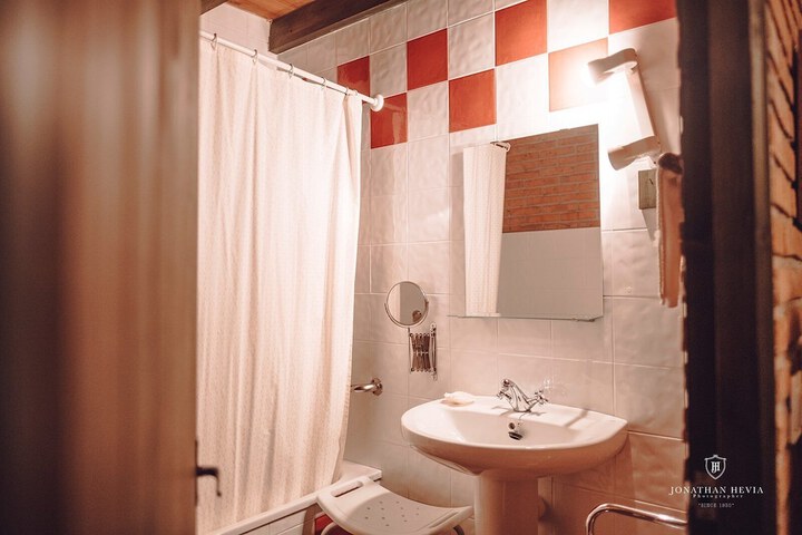 Room 18 of 80