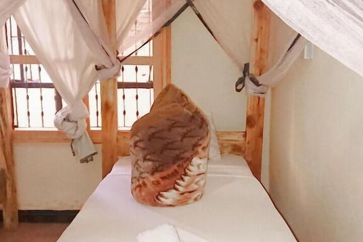 Room 8 of 27