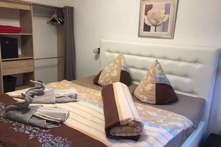 Room 6 of 101