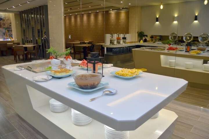 Breakfast/Coffee Service 26 of 47
