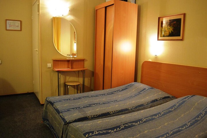 Room 21 of 34