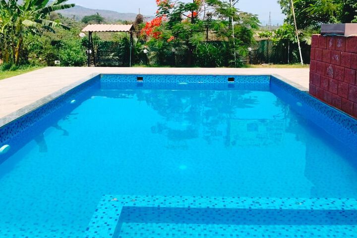 Pool 13 of 18