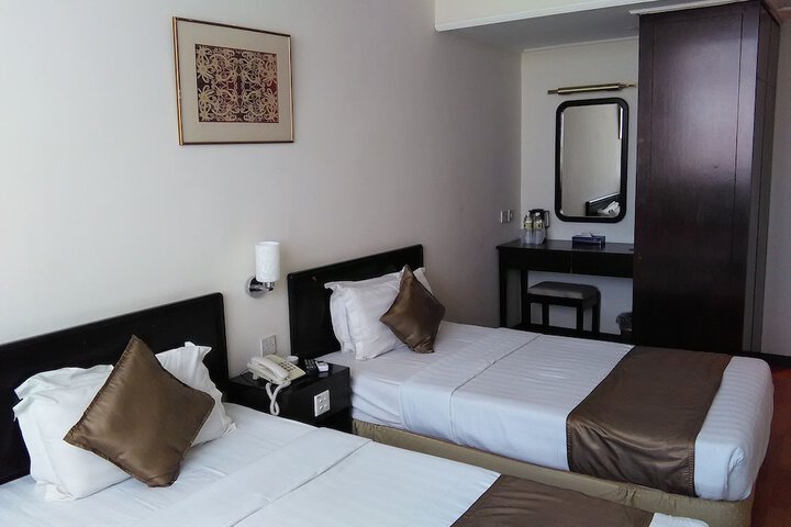 Room 11 of 43