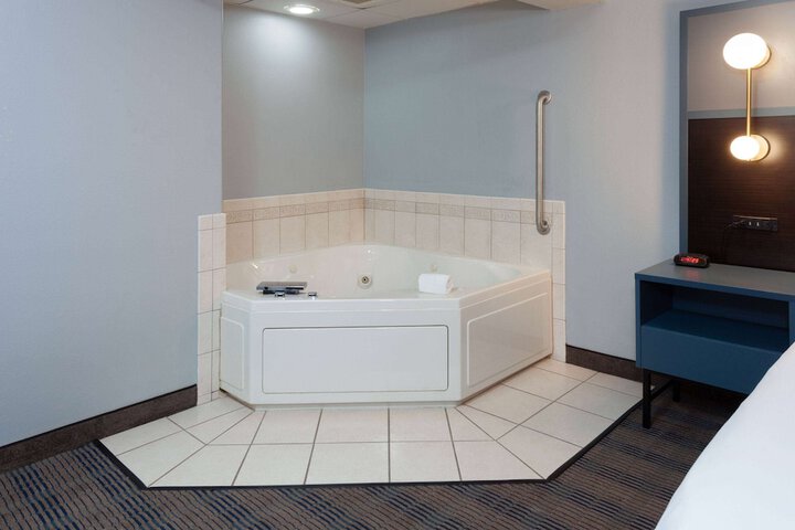 Jetted tub