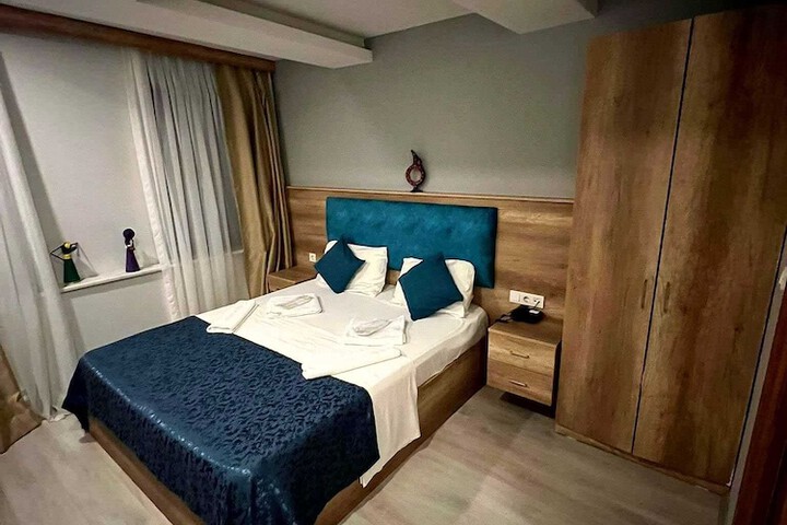Room 16 of 18