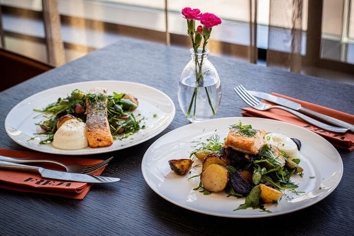Dining 59 of 76