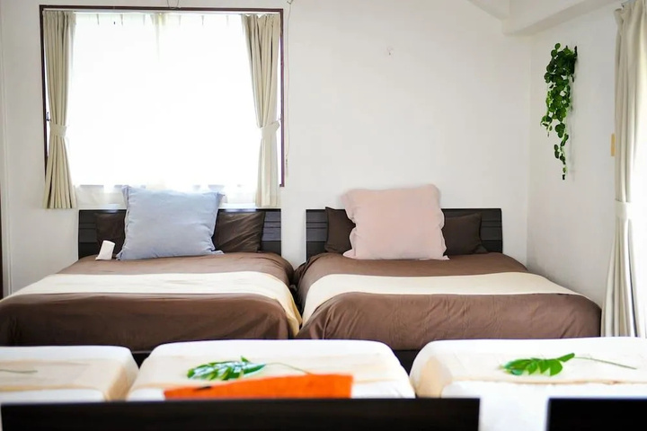 Room 4 of 16