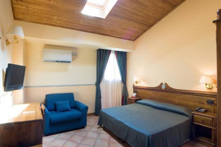 Room 5 of 32