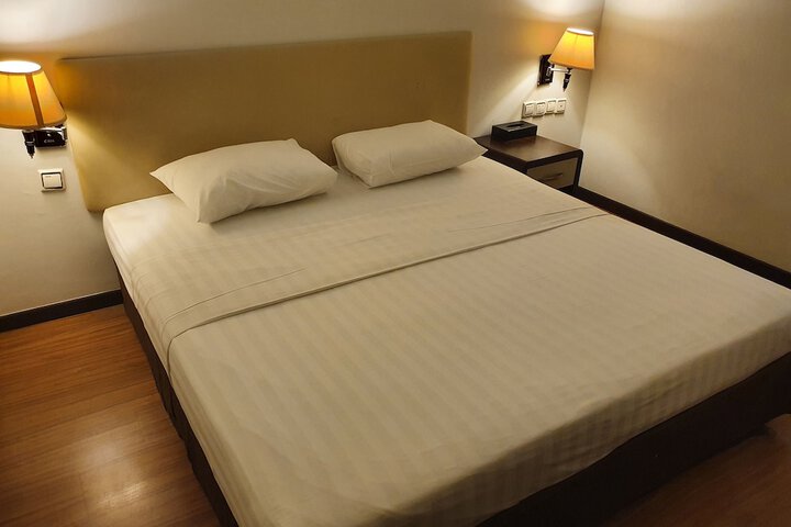 Room 11 of 28