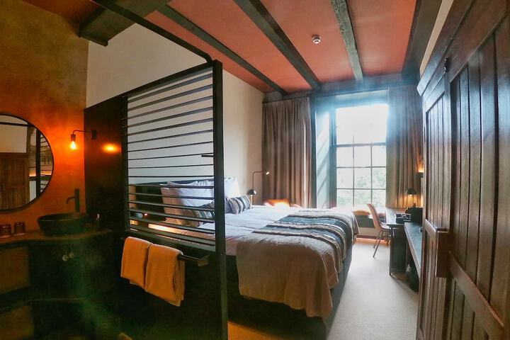 Room 3 of 39