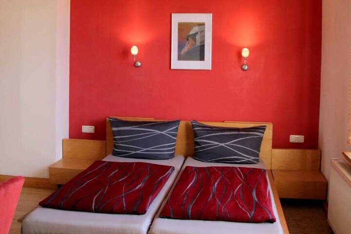 Room 8 of 33