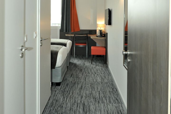 Room 8 of 31