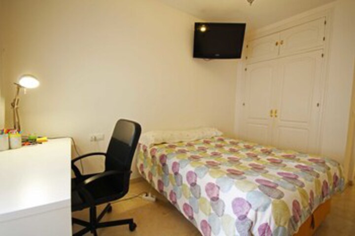 Room 9 of 13