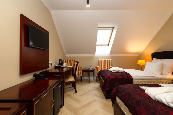 Room 27 of 60