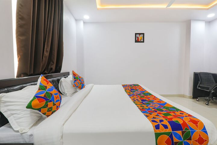 Room 13 of 31