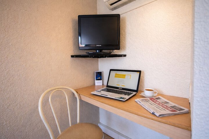 Room 9 of 27