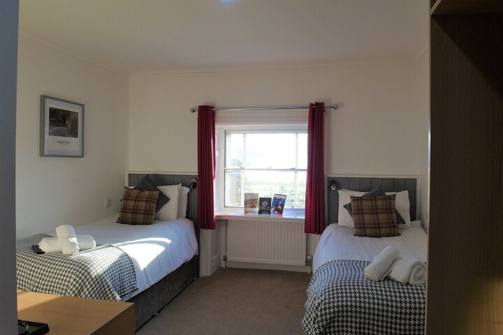 Room 33 of 72