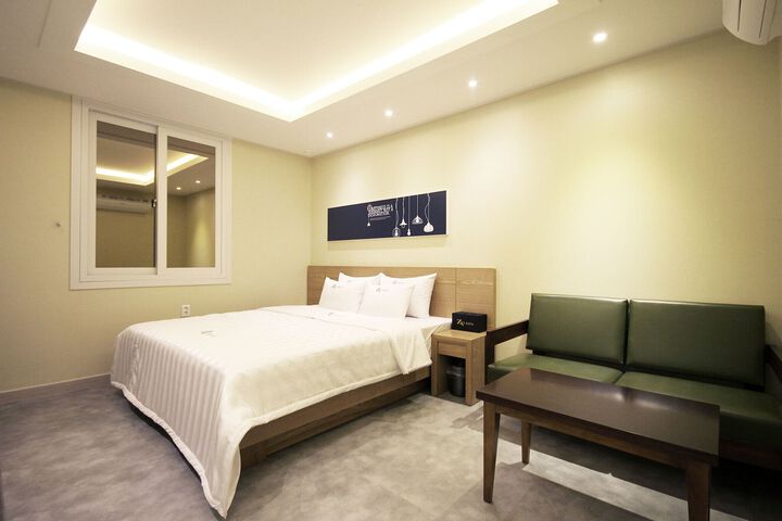 Room 8 of 22