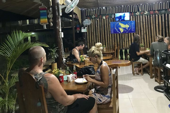 Dining 19 of 24