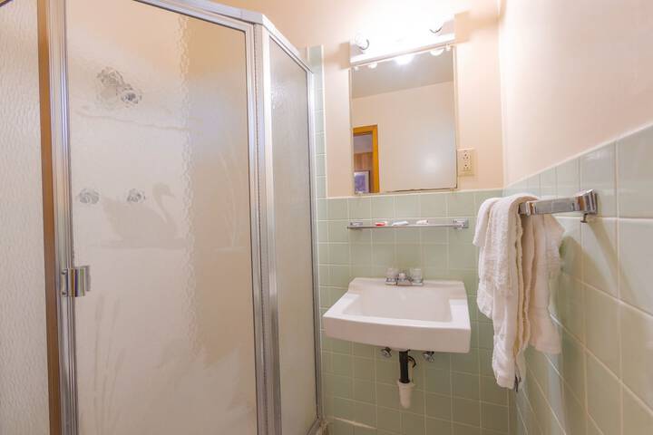 Family 2 Queen Beds Kitchenette (18 of 18)