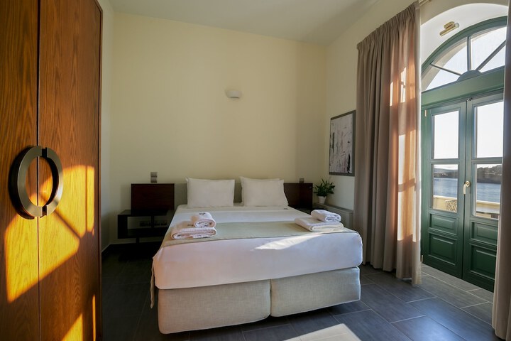 Room 5 of 63