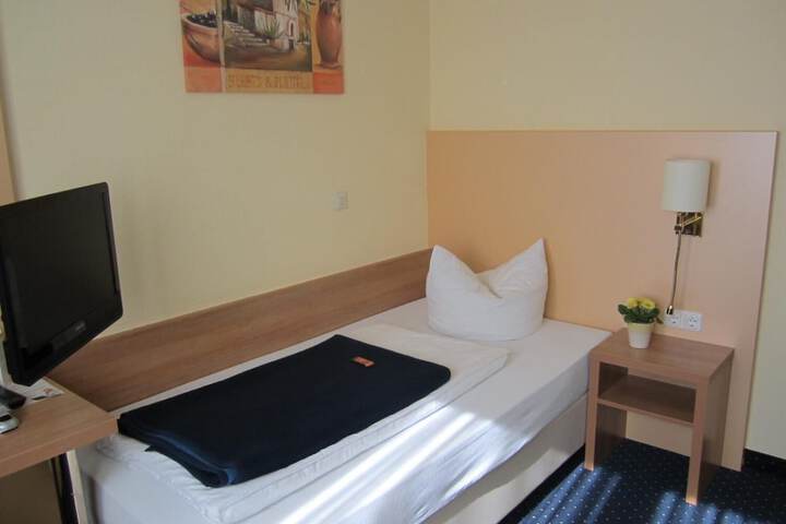 Room 9 of 27
