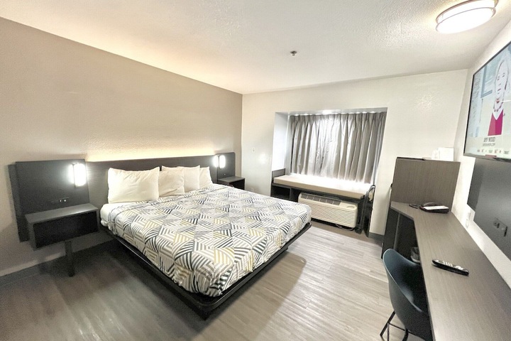 Room 11 of 48