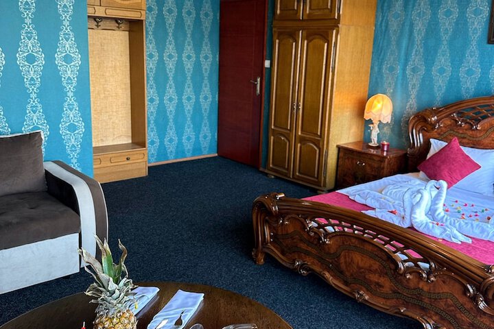 Room 46 of 83